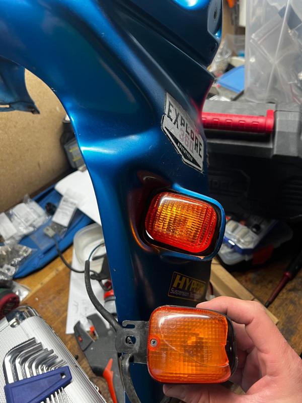 BMW F650 1995 Blinker Bracket