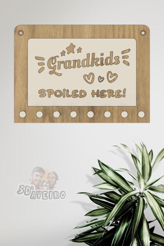 "GRANDKIDS SPOILED HERE" PERSONALISED KEY HOLDER