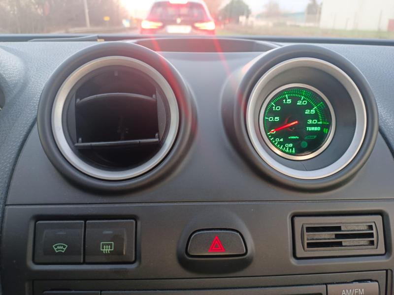 Ford_Fiesta_2005_Turbo_gauge_ventilation_Adapter