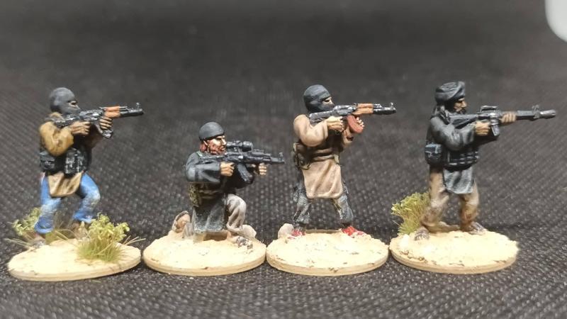 IS1to 4 ISIL-ISIS-IS Fighters with a mix of weapons and gear 20mm 1/72 Wargame miniatures