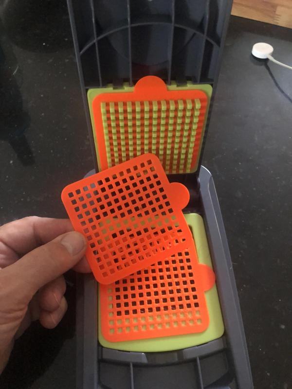 Veggie-Un-Wedgie (vegetable chopper cleaner)