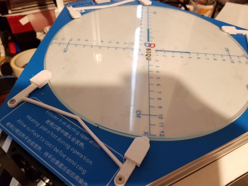 Glass holder / clips for a round bed. BIQU