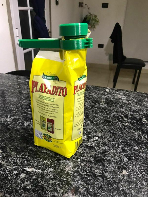 closes package of yerba mate