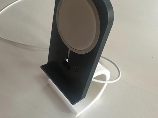 iPhone MagSafe Stand