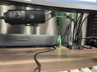 Mic holding arm with 5/8 mount