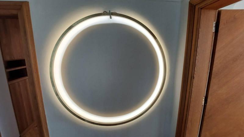 Holder for round light