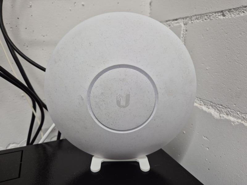 Ubiquiti UniFi U7-Pro stand