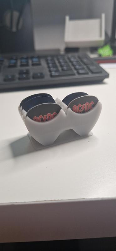 Plektrum stand for Guitarists