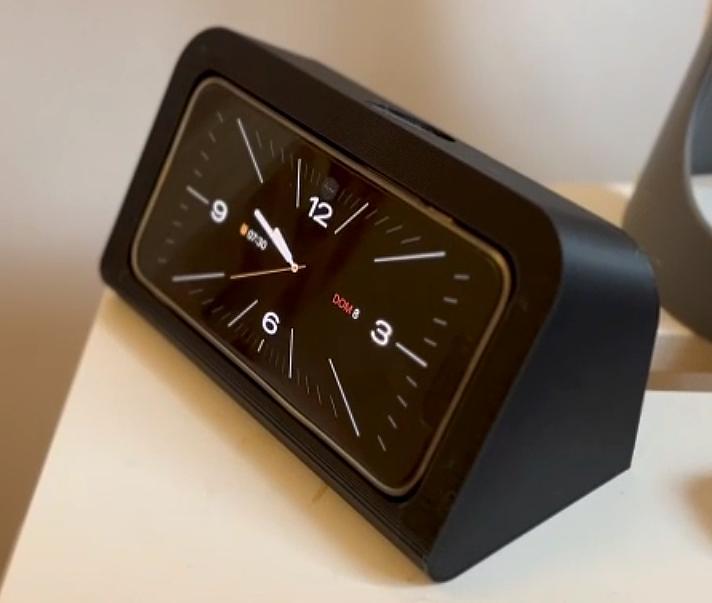 Modern Dock for iPhone 13 Pro with cover