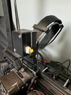 Ribbon cable clip