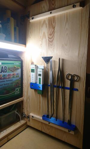 Aquarium tools holder