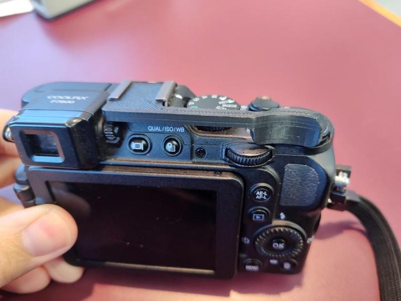 Nikon CoolPix P7800 Thumb Grip