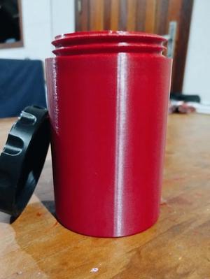 Simple pot with screw lid   
