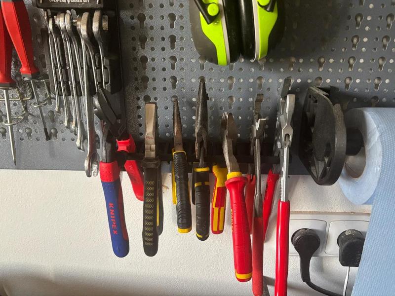 Wider Pliers Euro pegboard holder   