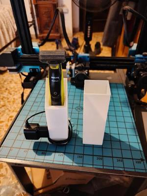 Simple One Blade Travel Case and stand   