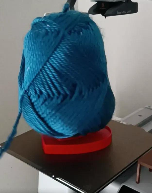Heart Yarn Holder - Smooth & Tangle-Free Unwinding   