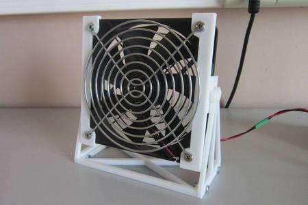 Desktop fan made of 120 mm PC Cooler 