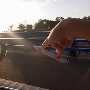 Flying Finger Hoverboard   