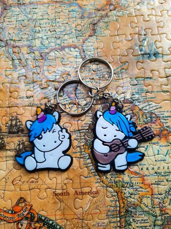 LLAVERO UNICORNIO CON GUITARRA / UNICORN KEYCHAIN WITH GUITAR 
