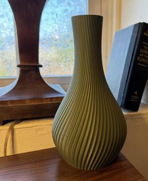 "Chianti" Contemporary Spiral Vase
