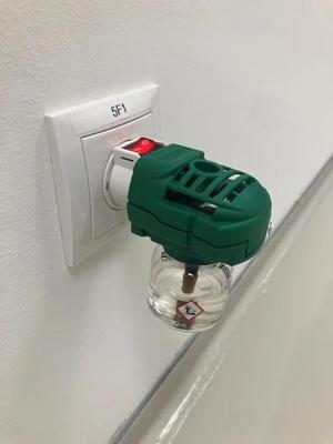 PlugAlign – Europlug Positioner for Schuko Sockets | SteckerFix – Euro-Stecker-Ausrichter für Schuko-Steckdosen   