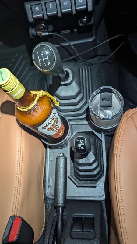 Suzuki Jimny dual cup holder   