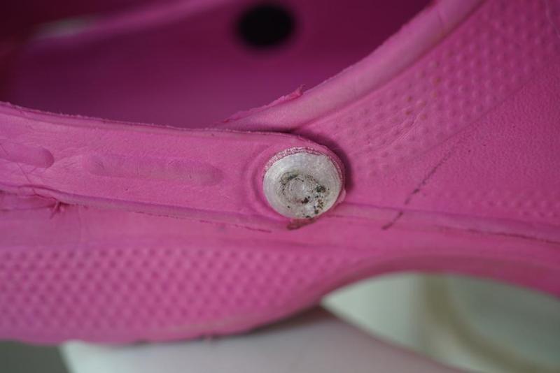 Heat-set rivets for crocs and similar shoes