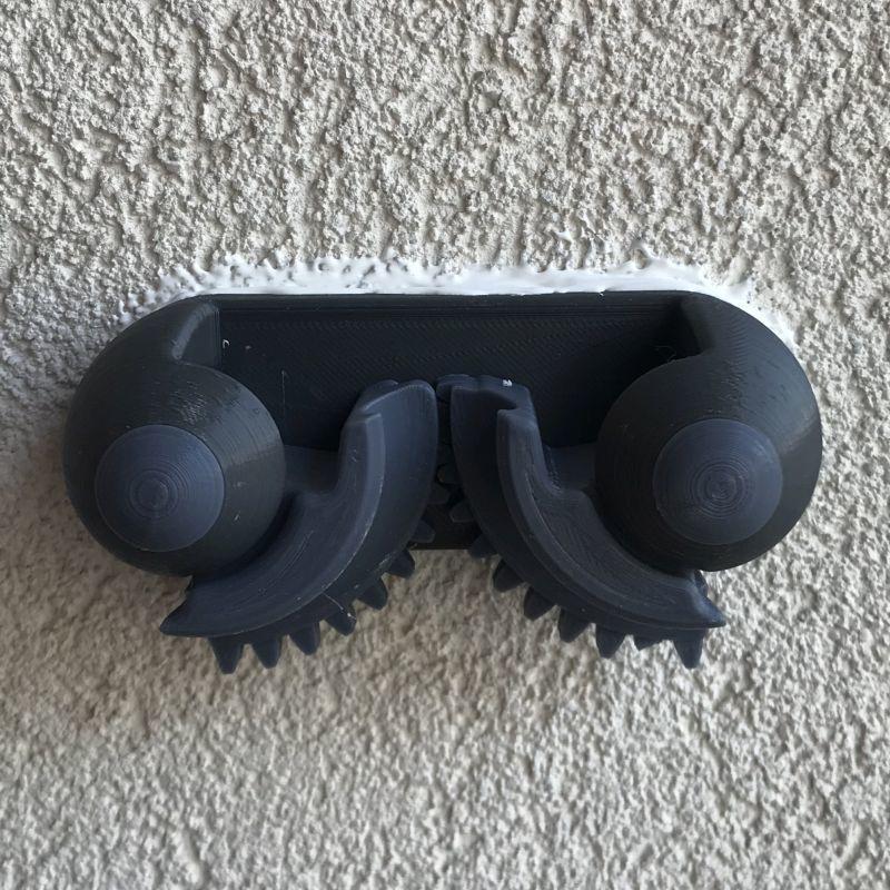 Self-locking broom handle support