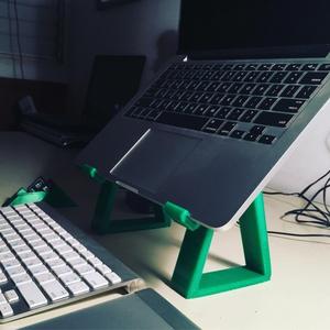 Steep Macbook Stand (Retina)