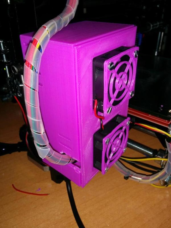 Caja refrigerada de electrónica arduino mega 2560 y Ramps 1.4 para Prusa i3