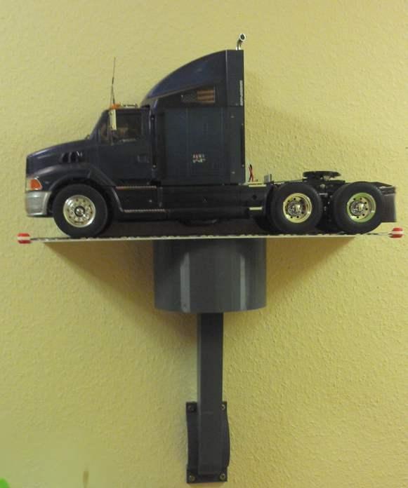 Regalhalter im Motorkolben-, Motorpleuldesign; shelf support in piston / conrod design