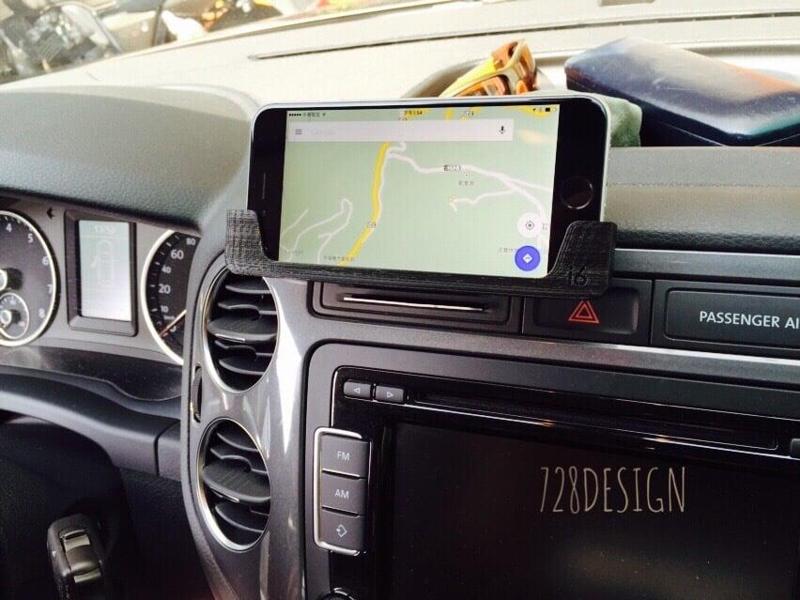 iPhone 6 holder on VW Tiguan