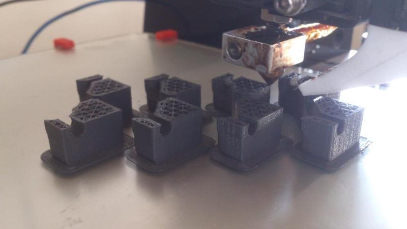 Bracket for printer cabin / Équerre pour cabine imprimante 