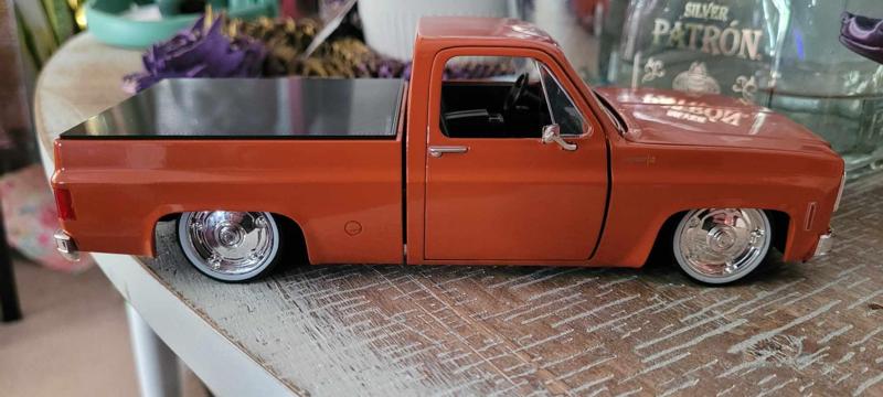 M2 Machines 1973 Chevy Cheyenne Bed Cover 1/24 scale