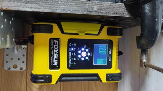 Foxur charger V12-24 wall mount