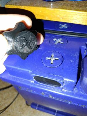 Key for lead acid battery caps