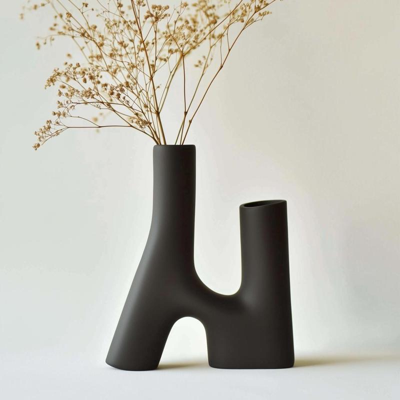 Arcus Vase – Striking, Sculptural Decor for Modern Spaces