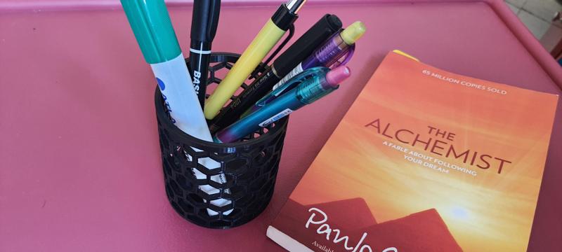 Honeycomb Penholder.stl
