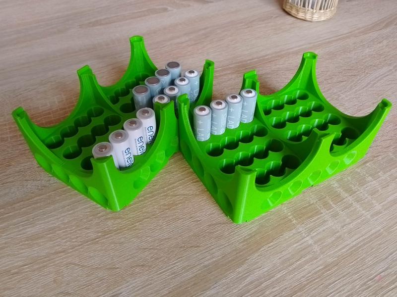 32 AA battery stackable holder box