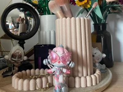 Makeup brush holder and tray