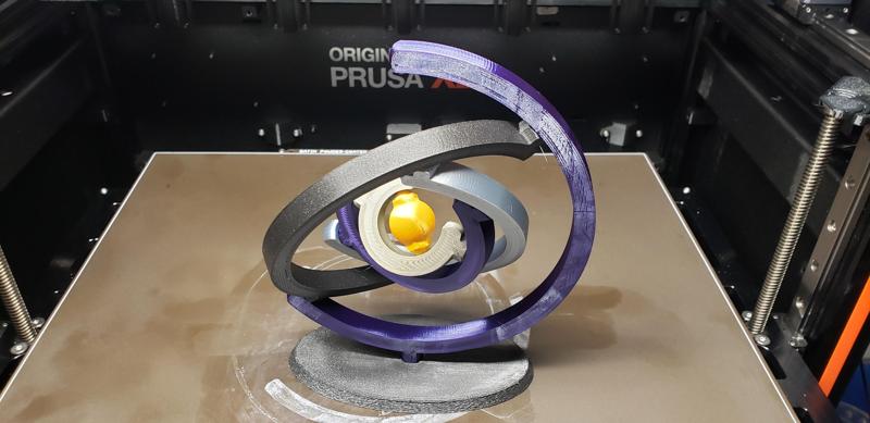 Kinetic toy - multicolor