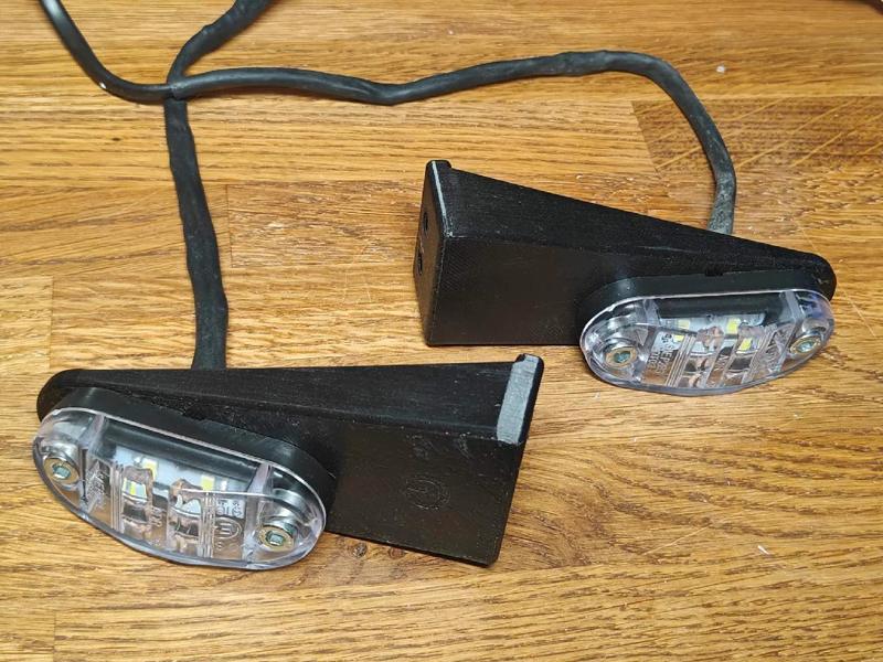 Patte de fixation feu de gabarit à LED pour remorque Lider   