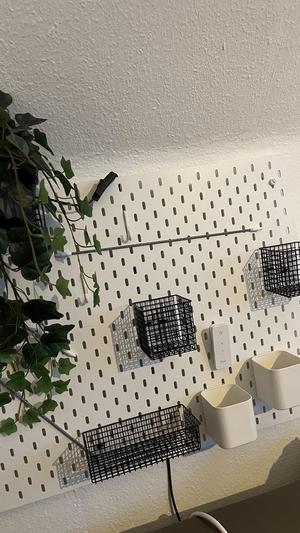 Holder for IKEA Pluggland baskets on IKEA SKADIS
