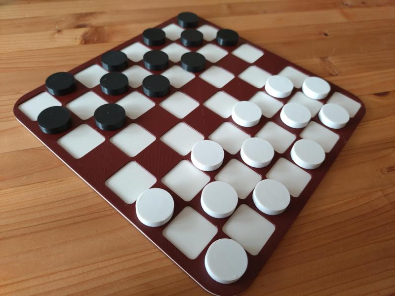 Checkers (Dame) and Nine Men's Morris (Mühle)