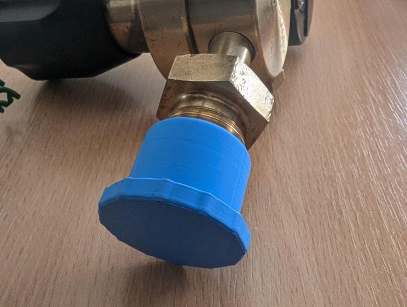 Argon/welding regulator dust cover 5/8" BSP RH thread