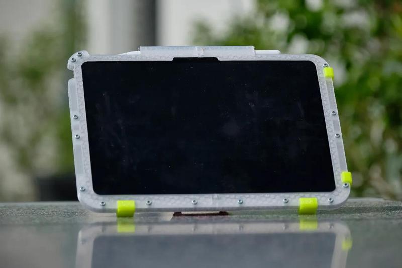 iPad Pro M4 rugged case WITH Kickstand   