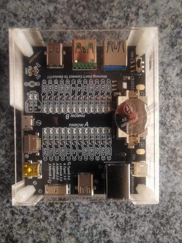 Kleines Gehäuse für USB Kabel Checker