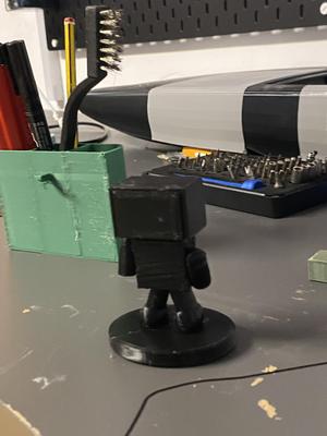some roboter idk he is ugly but oke what ever