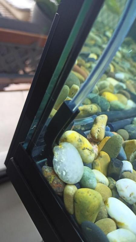 Fish tank - Airline corner support