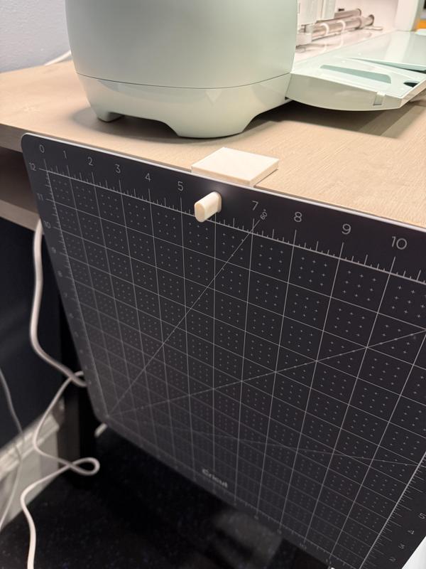 Cricut Self Healing Cut Mat Desk Clamp (Parametric)